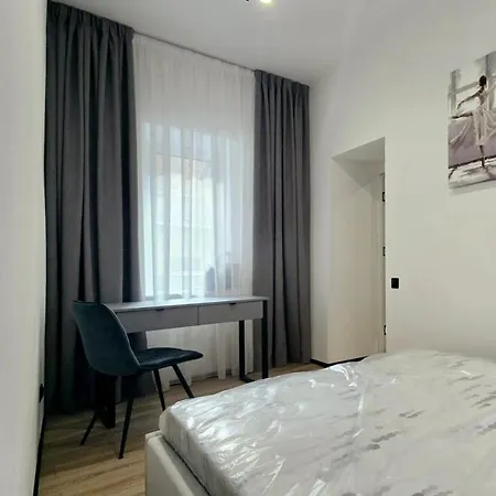 In The Center Near The Park Апартаменти