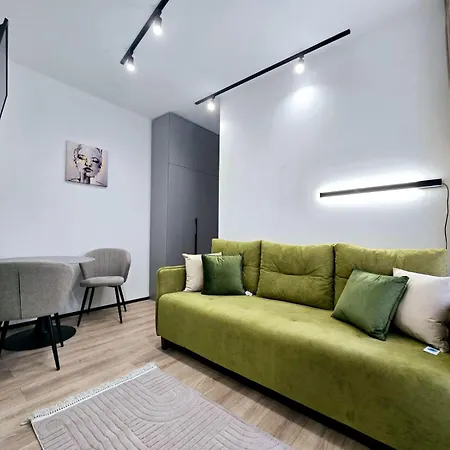 In The Center Near The Park Apartment